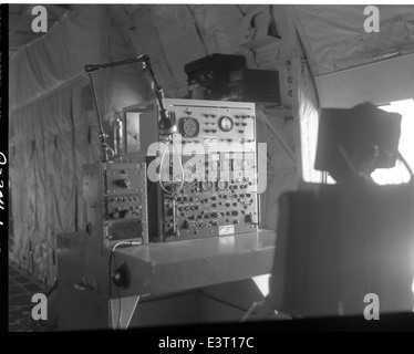 Le Lockheed DC-130A Hercules était une variante spéciale du C-130 conçue pour les opérations de reconnaissance et de drone. Utilisé par l'armée de l'air américaine, il comportait des composants électroniques avancés et était équipé pour le lancement et le contrôle de drones. Cet avion a joué un rôle clé dans les missions de collecte de renseignements pendant la guerre froide. Banque D'Images