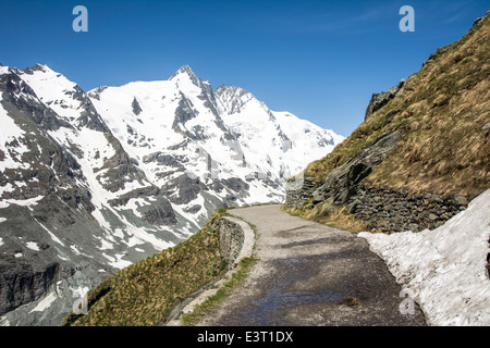 Chemin alpin à la Franz-Josef-Hoehe près du mont Grossglockner en Autriche Banque D'Images