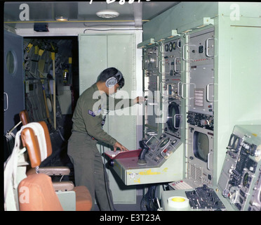 4-06882-C DC-130H Photo USAF Console Banque D'Images