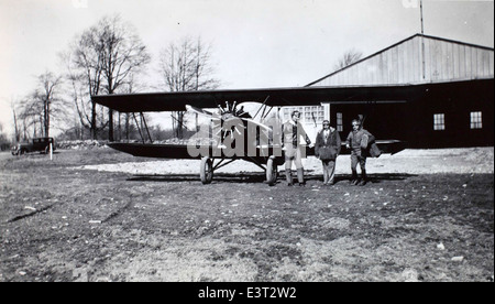 Cette photographie fait partie de la collection Andrew Fodor, qui présente l'histoire de l'aviation à travers l'objectif des avions du début du XXe siècle et des étapes importantes de l'aviation. La collection conserve un large éventail d'images historiques de l'aviation. Banque D'Images