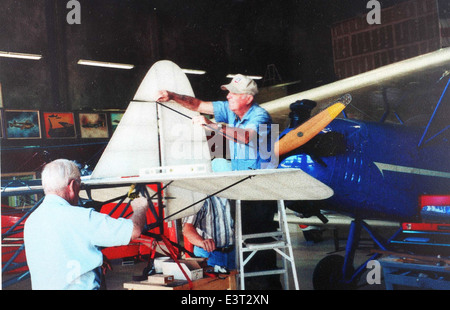 Cette photographie fait partie de la collection Andrew Fodor, mettant en valeur des images historiques de l'aviation et des moments de l'histoire militaire. La collection est une ressource précieuse pour les passionnés d'aviation et les chercheurs. Banque D'Images
