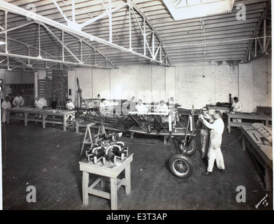 Cette photographie fait partie de la collection Andrew Fodor, qui comprend une variété d'images historiques de l'aviation. La collection de Fodor présente des moments importants de l’histoire de l’aviation, en mettant l’accent sur les avions militaires et civils. Banque D'Images