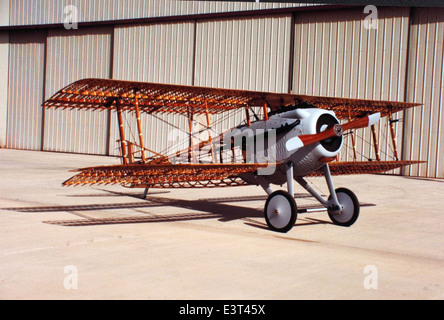 Le SPAD VII était un avion de chasse de la première Guerre mondiale de construction française connu pour sa vitesse, sa durabilité et son efficacité dans le combat aérien. Il a été largement utilisé par les pilotes alliés pendant la guerre. Banque D'Images