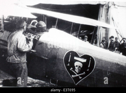 Le SPAD XIII, modèle S.12 piloté par l'as français Charles Nungesser, était un avion de chasse important pendant la première Guerre mondiale. L'utilisation tactique du SPAD XIII par Nungesser a contribué à définir son héritage dans le combat aérien. Banque D'Images