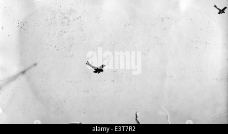 Le Kelly Field Scrapbook 174 contient des documents historiques et des images du célèbre Kelly Field à San Antonio, Texas. Kelly Field a joué un rôle crucial dans la production et l'entraînement d'avions pendant la première Guerre mondiale et IIe Guerre mondiale Banque D'Images