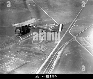 L'album Kelly Field contient des images historiques et des documents liés à Kelly Field, une importante base de l'US Army Air corps pendant la première Guerre mondiale et la seconde Guerre mondiale. Il offre un aperçu de l'histoire de l'aviation militaire Banque D'Images