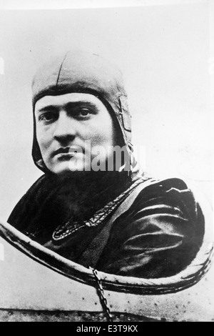 Cette photographie de la collection Lou Larson montre un avion utilisé pendant la première Guerre mondiale L'image met en évidence le rôle de l'avion dans les missions de combat aérien et de reconnaissance, mettant en évidence l'importance de l'aviation dans les premières opérations militaires. Banque D'Images