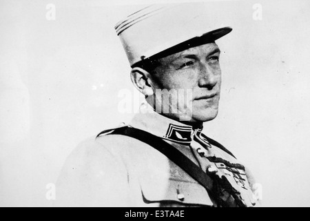 Charles Nungesser était un as de chasse français pendant la première Guerre mondiale, connu pour son combat aérien audacieux et ses nombreuses victoires. Ses contributions à l'effort de l'aviation française ont été significatives, consolidant son héritage comme l'un des aviateurs les plus qualifiés de la guerre. Banque D'Images