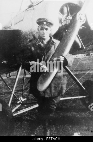 Cette photographie de la collection Lou Larson représente un moment important dans l'aviation de la première Guerre mondiale. Les photos de Larson documentent divers avions militaires et leurs opérations pendant la guerre, contribuant à l'histoire du combat aérien. Banque D'Images