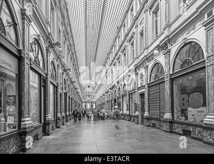 Bruxelles, Belgique - 16 juin 2014 : les Galeries Royales de st. Hubert. La tribune a été ouverte à l'année 1846. Banque D'Images