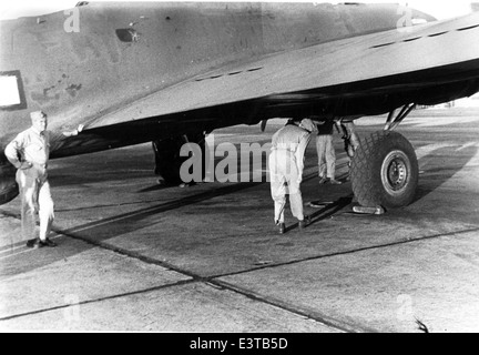 Le Boeing B-17F Flying Fortress, numéro de série 42-30407, surnommé « War Pappy », faisait partie du 414e Escadron de bombardement, 97e Groupe de bombardement pendant la première Guerre mondiale. Le B-17 a joué un rôle clé dans les campagnes de bombardement stratégique de jour sur l'Europe. Banque D'Images