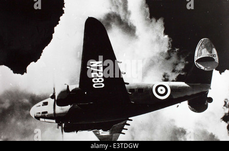 Le Lockheed Hudson, modèle 414, était un bombardier léger utilisé par la Royal Air Force pendant la IIe Guerre mondiale. Principalement utilisé pour la reconnaissance et la guerre anti-sous-marine, le Hudson était un avion polyvalent connu pour sa durabilité et son efficacité sur le théâtre atlantique. Banque D'Images