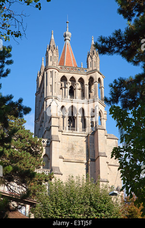 Ancienne cathédrale de Lausanne, dominant le paysage urbain Banque D'Images