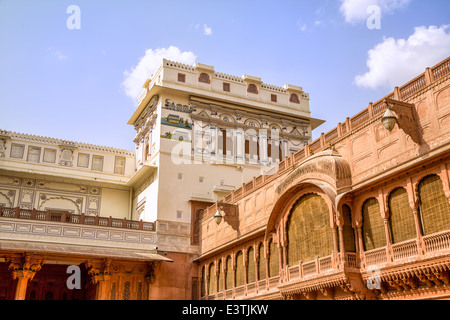 Imposant palais du maharadjah de Bikaner Junagarh fort intérieur, Bikaner, Rajasthan, India Banque D'Images