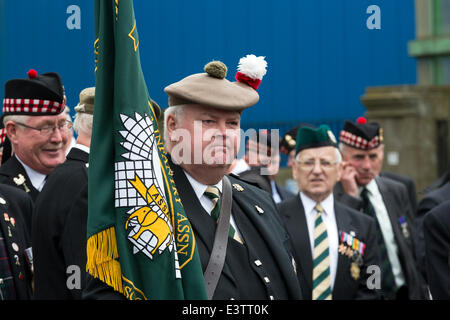 Glasgow, Royaume-Uni. 29 Juin, 2014. Plus de 1200, y compris le personnel de service passé, a pris sa retraite et d'anciens combattants ont participé au défilé annuel de Glasgow et la célébration de la Journée des Forces armées à travers le centre ville et enfin réuni à George Square. Le défilé a été mené par l'orchestre de la Marine royale et a été acclamé par de nombreux sympathisants tout au long de la route. Credit : Findlay/Alamy Live News Banque D'Images