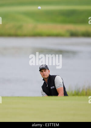 Pulheim, Allemagne. 29 Juin, 2014. Golfeur suédois Henrik Stenson joue un ballon et perd dans l'escrime à l'International s'ouvrir à l'Intestin Laerchenhof à Pulheim, près de Cologne, le 29 juin 2014. Photo : ROLF VENNENBERND/dpa/Alamy Live News Banque D'Images