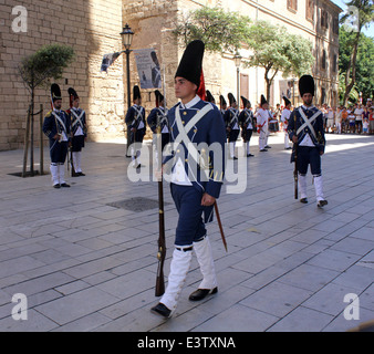 L'Almudaina, Palma - cérémonie de relève de la garde d'Honneur (dernier samedi de chaque mois) Palma de Majorque Banque D'Images