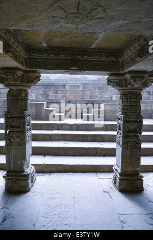 Patan, Inde. 25 Juin, 2014. Patan, Gujarat/INDE - 25 juin 2014 : 'Rani-ki-Vav', un 11e siècle cage dans le Gujarat, a été approuvé comme site du patrimoine mondial par l'UNESCO qui .l'a décrit comme ''exemple exceptionnel de développement technologique'' en utilisant les ressources en eau souterraine.Rani ki Vav est parmi les plus belles cages en Inde, .et l'un des plus célèbres vestiges de l'ancienne capitale.Le Rani-ki-Vav (l'imprimeur de la cage) est situé sur les rives de la rivière Saraswati et a été initialement construit comme un mémorial à un roi dans le 11e siècle .AD. Udayamati reine commandé Banque D'Images