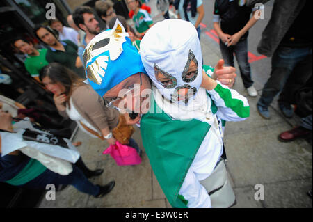 Londres, Royaume-Uni, UK. 29 Juin, 2014. Les fans mexicains à Londres dévasté après une défaite de 2-1 en Hollande © Gail Orenstein/ZUMAPRESS.com/Alamy Live News Banque D'Images