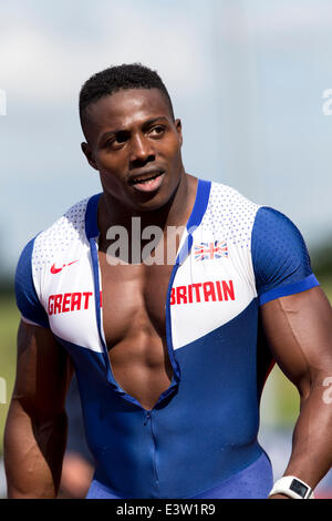 Birmingham, UK. 29 juin 2014. Harry AIKINES-ARYEETEY (deuxième) célébrer après la finale de 100 m. 2014 Championnats britanniques Sainsbury's, Birmingham Alexander Stadium, UK, en Angleterre. Crédit : Simon Balson/Alamy Live News Banque D'Images