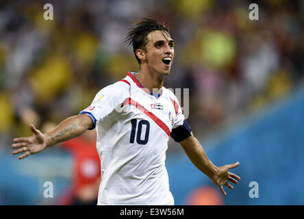 Recife, Brésil. 29 Juin, 2014. Costa Rica's Bryan Ruiz célèbre un but lors d'une série de 16 match entre le Costa Rica et la Grèce de 2014 FIFA World Cup à l'Arena Stadium de Pernambuco à Recife, Brésil, le 29 juin 2014. Crédit : Yang Lei/Xinhua/Alamy Live News Banque D'Images