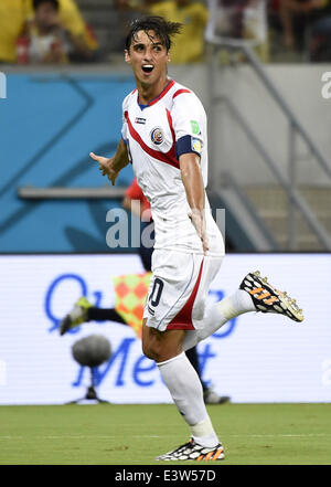 Recife, Brésil. 29 Juin, 2014. Costa Rica's Bryan Ruiz célèbre un but lors d'une série de 16 match entre le Costa Rica et la Grèce de 2014 FIFA World Cup à l'Arena Stadium de Pernambuco à Recife, Brésil, le 29 juin 2014. Credit : Lui Siu Wai/Xinhua/Alamy Live News Banque D'Images