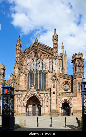 Vue de face de la cathédrale de Hereford, Herefordshire, Angleterre, Royaume-Uni, Europe de l'ouest. Banque D'Images