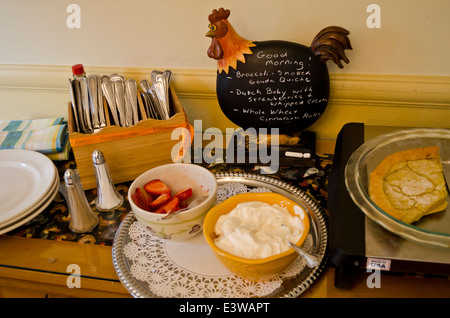 Délicieux petit-déjeuner buffet pour les clients de l'hôtel Saratoga Inn bed and breakfast sur l'île de Whidbey dans l'État de Washington, États-Unis d'B&B Banque D'Images