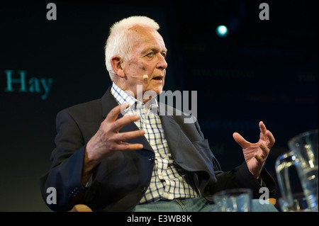 Andrew Davies dans 'un poète à New York" discussion sur la scène à l'Hay Festival 2014. Banque D'Images