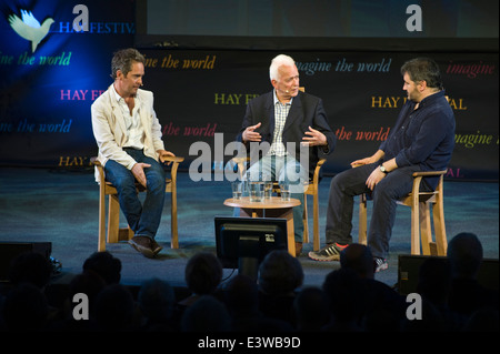 'Un Poète à New York" discussion sur la scène à l'Hay Festival 2014. (L-r) Tom Hollander, Andrew Davies & Peter Florence. Banque D'Images