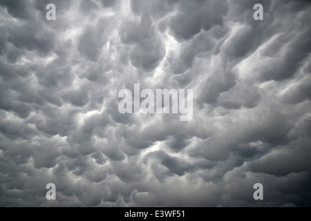 Mammatus clouds over California le long de l'autoroute 80 Banque D'Images