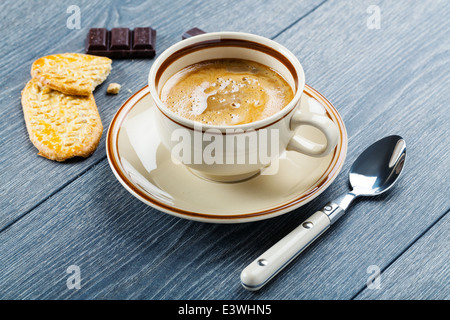 Tasse de cappuccino et cookies Banque D'Images