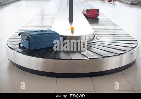 Carrousel à bagages de l'aéroport avec une assurance Banque D'Images