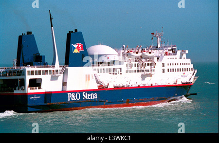 Voyage - CROSS CHANNEL, ferry P&O Stena Line CANTERBURY LAISSANT DOVER. PHOTO:JONATHAN EASTLAND/AJAX Banque D'Images