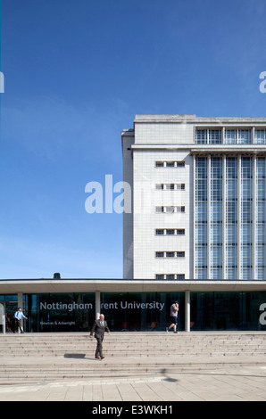 L'extérieur du bâtiment Newton, Nottingham Trent University, UK Banque D'Images