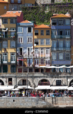 Marché traditionnel dans le quartier historique de Porto Ribeira, Porto Portugal Banque D'Images