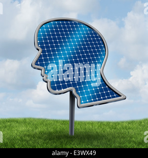 La technologie solaire et l'énergie renouvelable et alternative concept symbole de puissance qu'un panneau en forme de tête humaine sur un fond de ciel lumineux. Banque D'Images