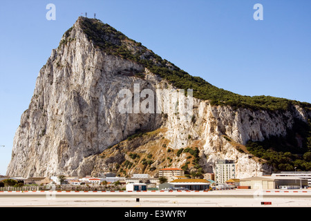 Le rocher de Gibraltar de l'aéroport Banque D'Images