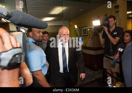 Toronto, Canada. 30 Juin, 2014. Rob Ford est retourné à la réhabilitation de travailler à l'Hôtel de Ville de Toronto, où il a rassemblé un groupe de journalistes, de réciter des excuses à mes collègues, le public, et sa famille. Credit : Victor Biro/Alamy Live News Banque D'Images