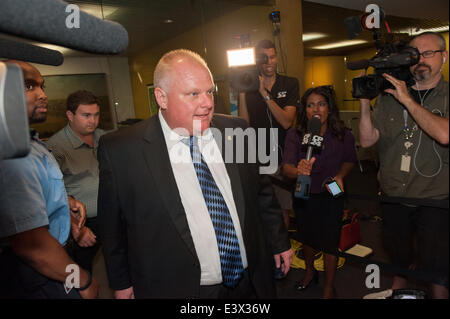 Toronto, Canada. 30 Juin, 2014. Rob Ford est retourné à la réhabilitation de travailler à l'Hôtel de Ville de Toronto, où il a rassemblé un groupe de journalistes, de réciter des excuses à mes collègues, le public, et sa famille. Credit : Victor Biro/Alamy Live News Banque D'Images