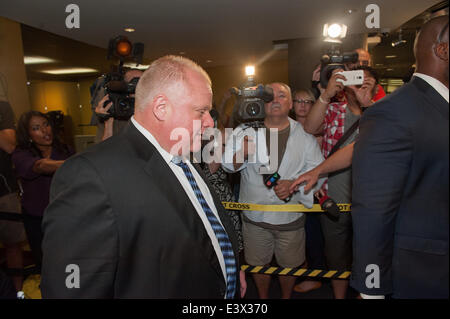 Toronto, Canada. 30 Juin, 2014. Rob Ford est retourné à la réhabilitation de travailler à l'Hôtel de Ville de Toronto, où il a rassemblé un groupe de journalistes, de réciter des excuses à mes collègues, le public, et sa famille. Credit : Victor Biro/Alamy Live News Banque D'Images