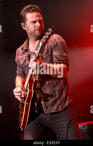 Milwaukee, Wisconsin, États-Unis. 29 Juin, 2014. Pays artiste DAVID NAIL effectue live at the 2014 Pays USA Music Festival à Oshkosh, Wisconsin © Daniel DeSlover/ZUMAPRESS.com/Alamy Live News Banque D'Images