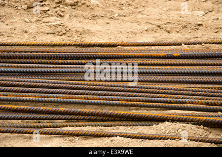 L'armature de barres d'armature en acier pour la construction de l'armature sur le sable en lieu de travail Banque D'Images