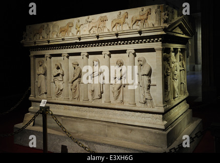 Sarcophage de deuil des femmes. 4ème siècle avant J.-C.. Pentelic marble. À partir de la nécropole royale de Sidon. Musée archéologique. Istanbul. Banque D'Images