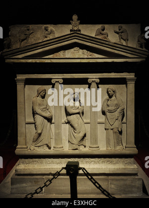 Sarcophage de deuil des femmes. 4ème siècle avant J.-C.. Pentelic marble. À partir de la nécropole royale de Sidon. Musée archéologique. Istanbul. Banque D'Images