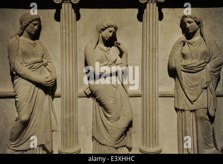 Sarcophage de deuil des femmes. 4ème siècle avant J.-C.. Pentelic marble. À partir de la nécropole royale de Sidon. Musée archéologique. Istanbul. Banque D'Images