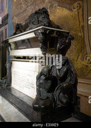 La tombe de Francisco Pizarro dans la cathédrale de Lima - Pérou Banque D'Images