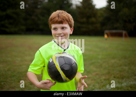 Boy sur terrain de soccer Banque D'Images