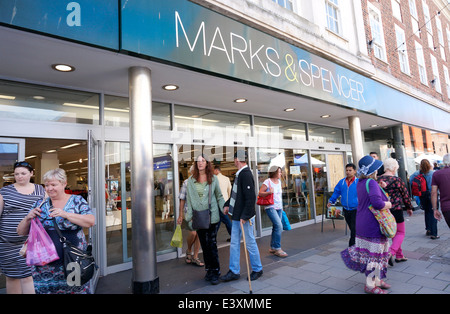 Marks & Spencer boutique dans la zone piétonne de la cité de Worthing West Sussex UK Banque D'Images