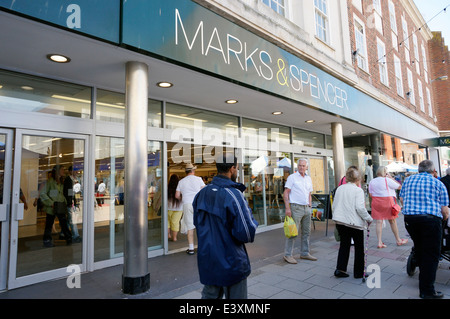 Marks & Spencer boutique dans la zone piétonne de la cité de Worthing West Sussex UK Banque D'Images